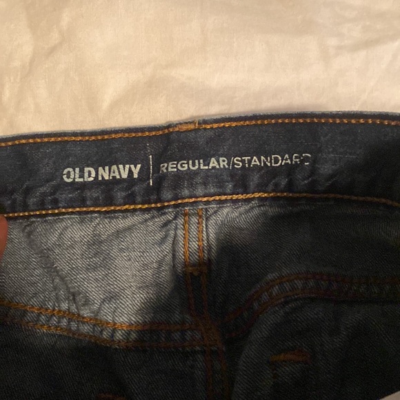 Old Navy Blue Jeans. Great condition. Worn 3 times. Size 32/32 standard fit. - Picture 3 of 3